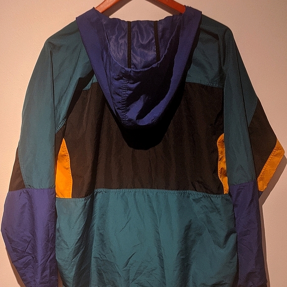 COPY - Retro Windbreaker - Picture 3 of 3